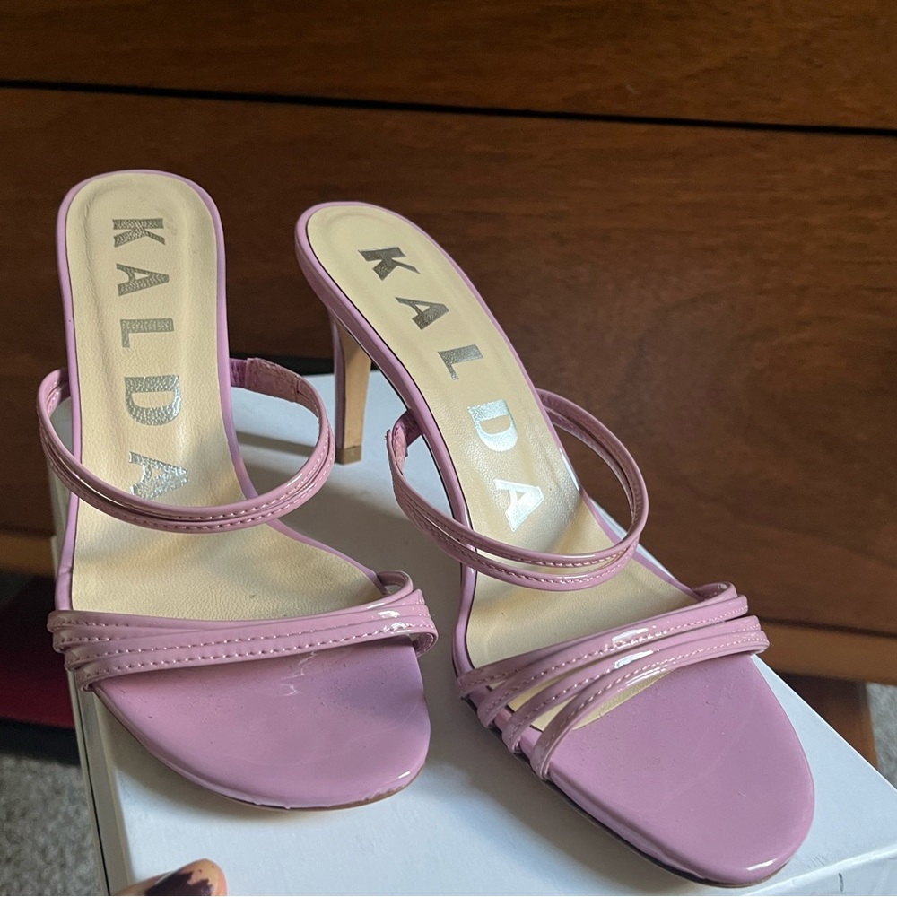 Kalda pink lilac patent leather sandals
